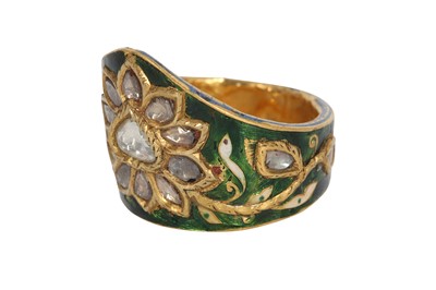 Lot 117 - A POLKI DIAMOND-ENCRUSTED AND POLYCHROME-ENAMELLED GOLD ARCHER RING