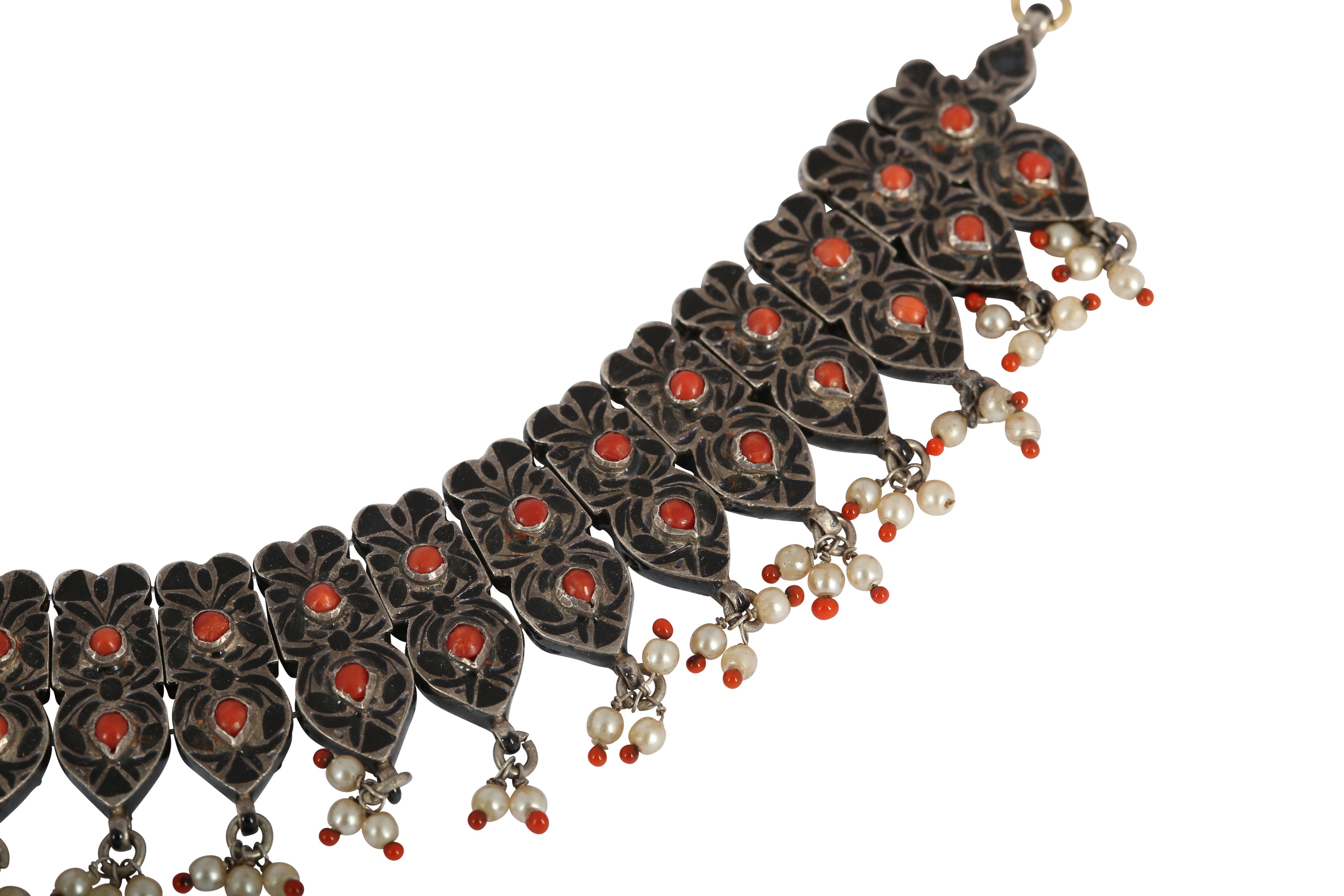 Lot 149 A BLACK ENAMELLED SILVER NECKLACE