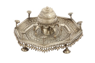 Lot 158 - A SILVER KUMKUM POWDER CONTAINER