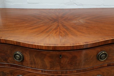 Lot 7 - A GEORGE III MAHOGANY SERPENTINE FRONT GENTLEMAN'S CHEST