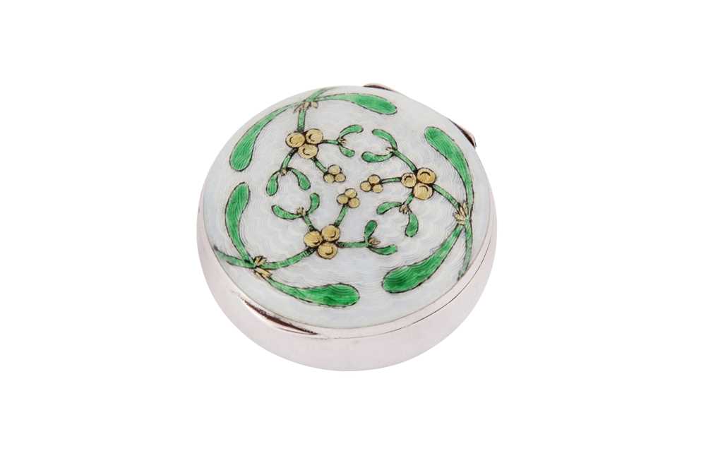 Lot 81 - A late 19th century German unmarked silver and guilloche enamel pill box / compact, probably Pforzheim circa 1899