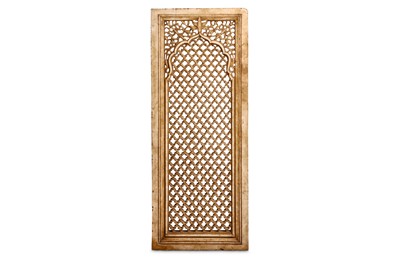 Lot 43 - A MUGHAL STYLE MARBLE JALI SCREEN, PROBABLY 19TH CENTURY