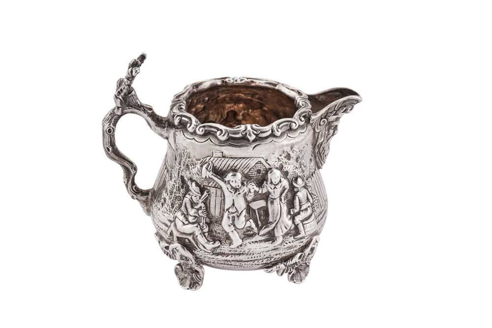 Lot 321 - An Edwardian sterling silver cream jug, London 1902 by Sydney Bellamy Harman