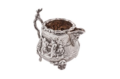 Lot 321 - An Edwardian sterling silver cream jug, London 1902 by Sydney Bellamy Harman