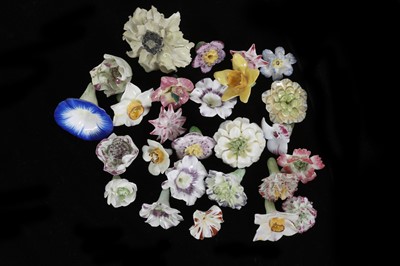 Lot 84 - A VERY LARGE COLLECTION OF 19TH  CENTURY AND LATER VINCENNES STYLE PORCELAIN FLOWERS