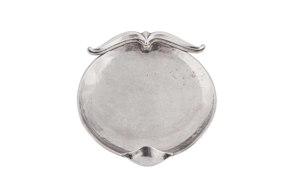 Lot 268 - A George V sterling silver 'Arts and Crafts' dish, London 1935 by Omar Ramsden (1873–1939)