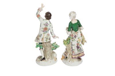 Lot 326 - A PAIR OF CHELSEA STYLE PORCELAIN FIGURES, LATE 19TH/EARLY 20TH CENTURY