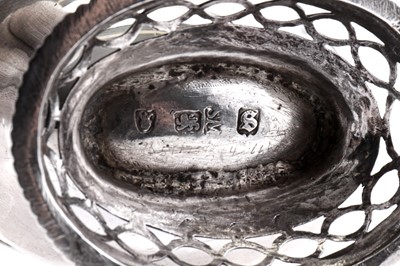 Lot 353 - A George III sterling silver salt, London 1773 by Samuel Meriton II (reg. 8th May 1775)