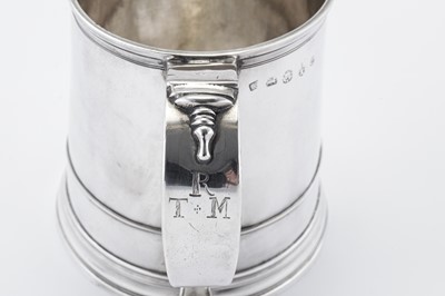 Lot 385 - A George I provincial sterling silver mug / tankard, Newcastle 1725 by John Carnaby (free. 5th May 1718)