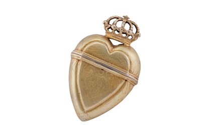 Lot 139 - A late 18th century Scandinavian unmarked silver gilt hovedvandsæg (heart shaped spice box)