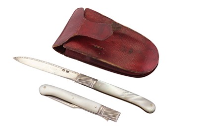Lot 45 - A cased George III sterling silver and mother of pearl travelling fruit knife and fork, Sheffield circa 1800