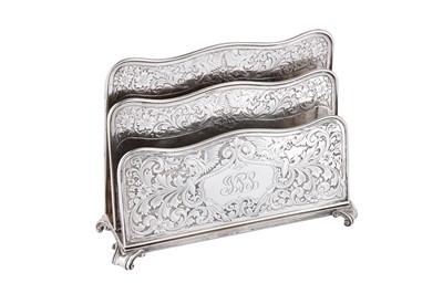 Lot 179 - AN EARLY 20TH CENTURYAMERICAN STERLING SILVER LETTER RACK, NEW YORK CIRCA 1910 BY GRAFF, WASHBOURNE AND DUNN