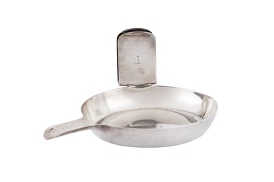 Lot 176 - A GEORGE VI STERLING SILVER ASHTRAY, BIRMINGHAM 1938 BY ASPREY AND CO