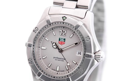 Lot 85 - TAG HEUER.