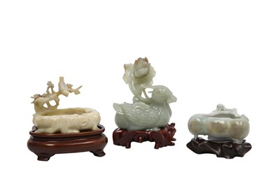 Lot 574 - THREE CHINESE HARDSTONE CARVINGS.