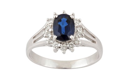 Lot 117 - A sapphire and diamond cluster ring