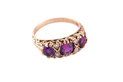 Lot 391 - AN ANTIQUE AMETHYST AND DIAMOND RING
