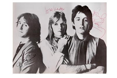 Lot 1638 - Wings.- Paul & Linda McCartney