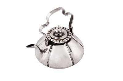 Lot 135 - A late 18th century Dutch silver miniature ‘toy’ kettle, Amsterdam circa 1780