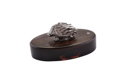 Lot 32 - A modern late 20th century Zimbabwean silver miniature model of a porcupine, Harare 2000 by Patrick Mavros