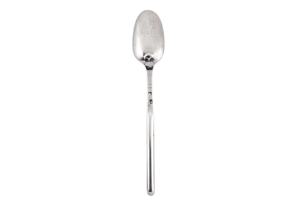 Lot 340 - A George II sterling silver marrow scoop spoon, London 1738 by Jeremiah King (this mark reg. 5th June 1736)