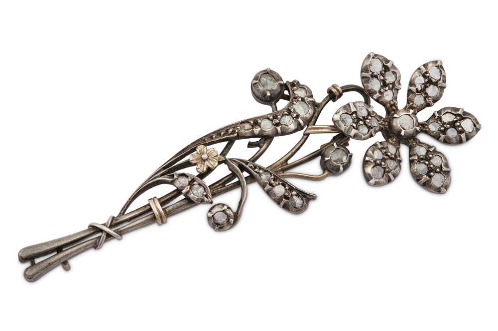 Lot 69 - A diamond flower brooch
