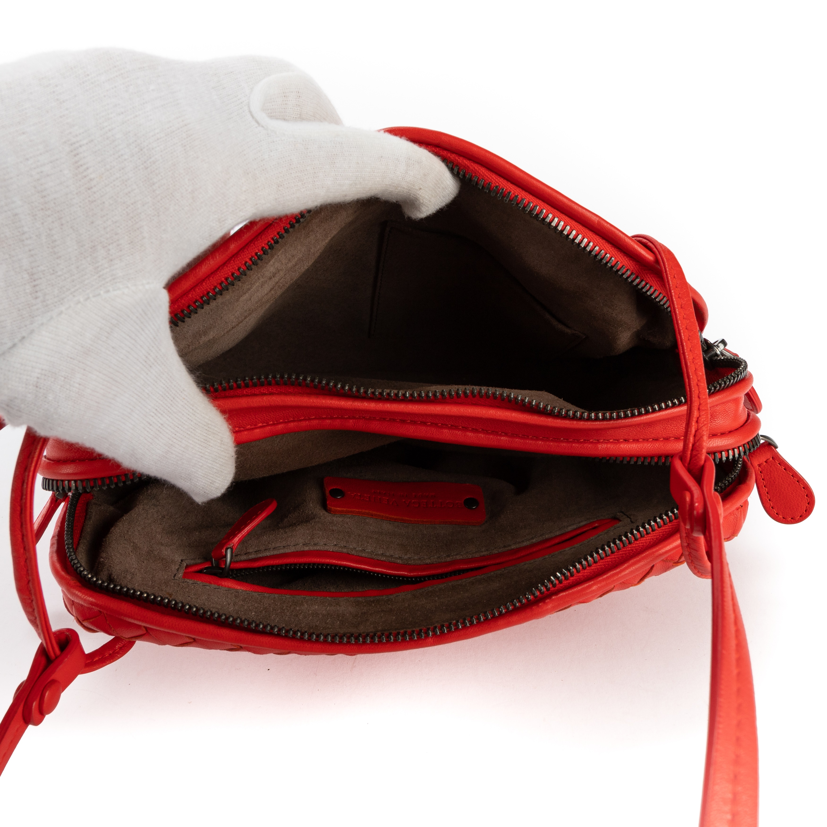 Sold at Auction: Bottega Veneta Red Intrecciato Double Zip Nodini Crossbody  Bag