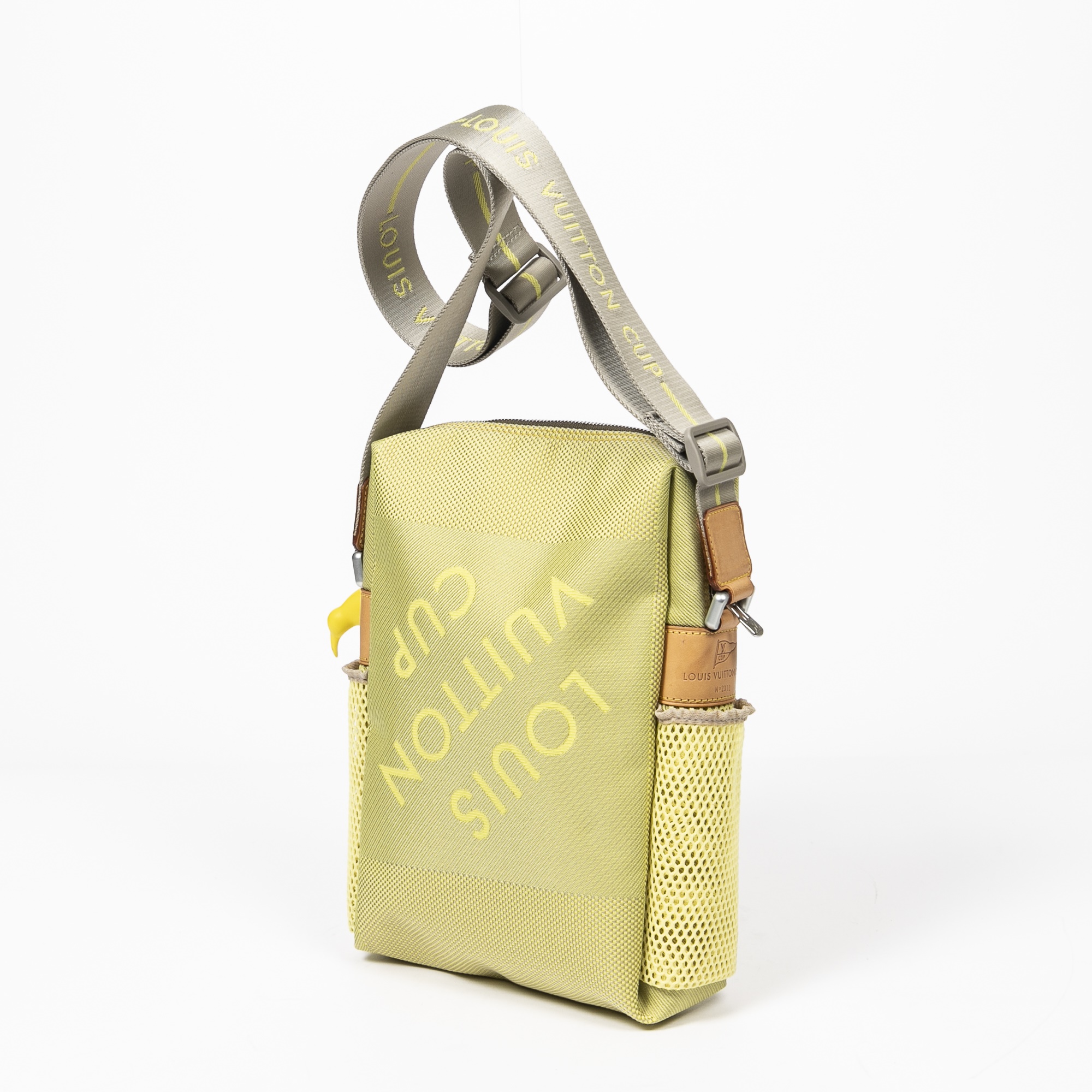 Cup Weatherly Louis Vuitton Shoulder bag