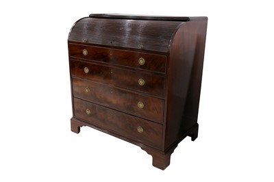 Lot 54 - A MAHOGANY CHEST OF DRAWERS, IN THE GEORGE III STYLE, 20TH CENTURY