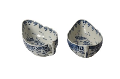 Lot 116 - TWO SIMILAR WORCESTER BLUE AND WHITE SAUCE BOATS, 18TH CENTURY