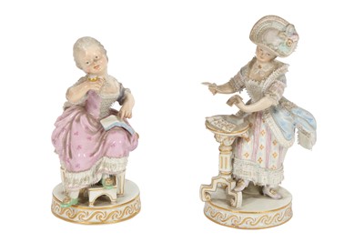 Lot 137 - A MEISSEN PORCELAIN FIGURE OF A YOUNG GIRL READING A BOOK, LATE 19TH CENTURY