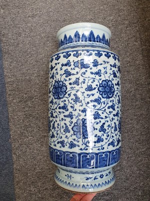 Lot 588 - A LARGE CHINESE BLUE AND WHITE 'BLOSSOMS' LANTERN VASE.