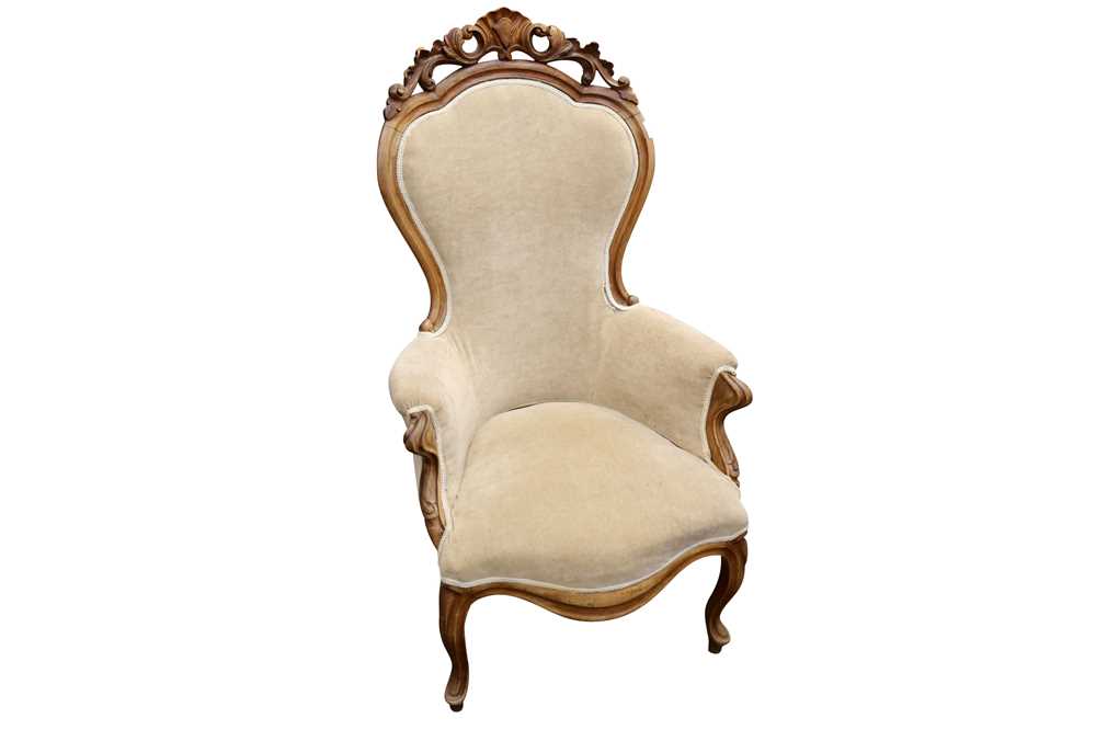 Lot 324 - A FRENCH WALNUT ARMCHAIR, EARLY 20TH CENTURY