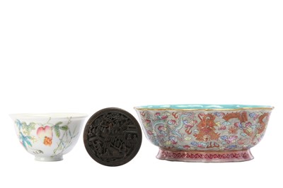 Lot 799 - TWO CHINESE FAMILLE ROSE BOWLS AND A TORTOISESHELL BOX AND COVER.