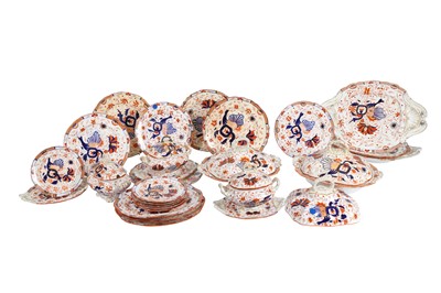 Lot 148 - AN ENGLISH STAFFORDSHIRE PORCELAIN PART DINNER SERVICE, 19TH CENTURY