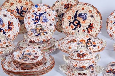 Lot 148 - AN ENGLISH STAFFORDSHIRE PORCELAIN PART DINNER SERVICE, 19TH CENTURY