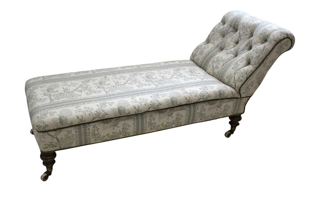 Lot 272 - A VICTORIAN CHAISE LONGUE