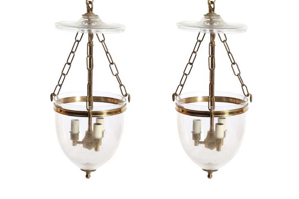 Lot 291 - A PAIR OF PENDANT HUNDI LIGHTS