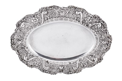 Lot 203 - A mid-20th century Turkish 800 standard silver dish, circa 1955