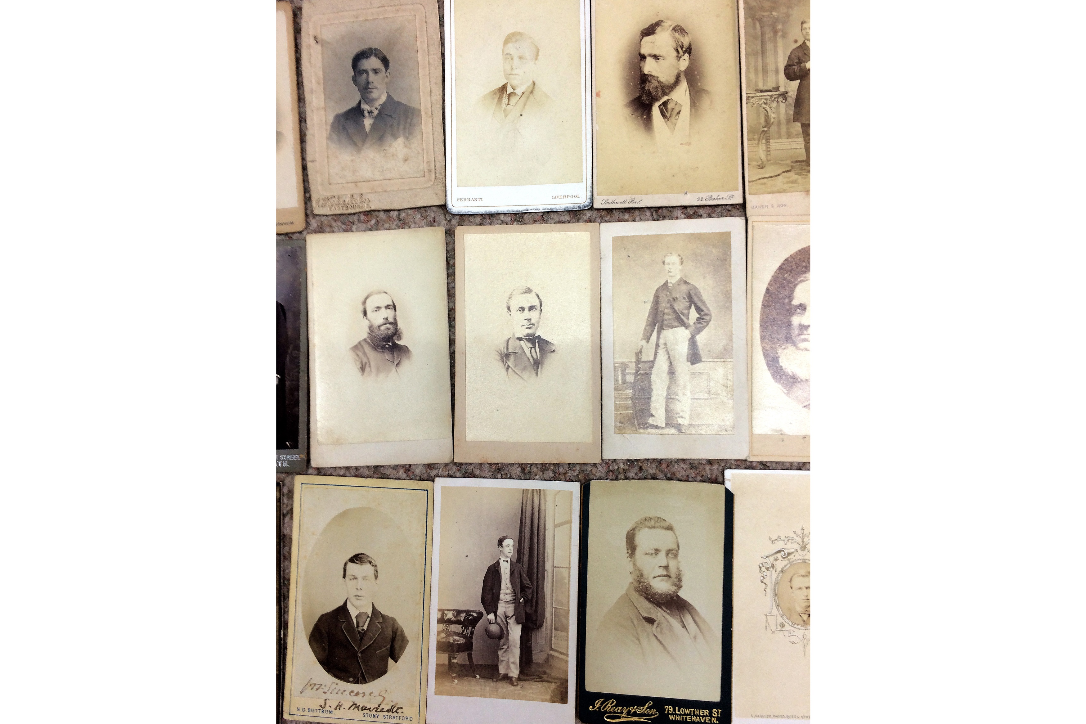 Lot 328 - Cartes de Visites, Men, c.1850-1880.