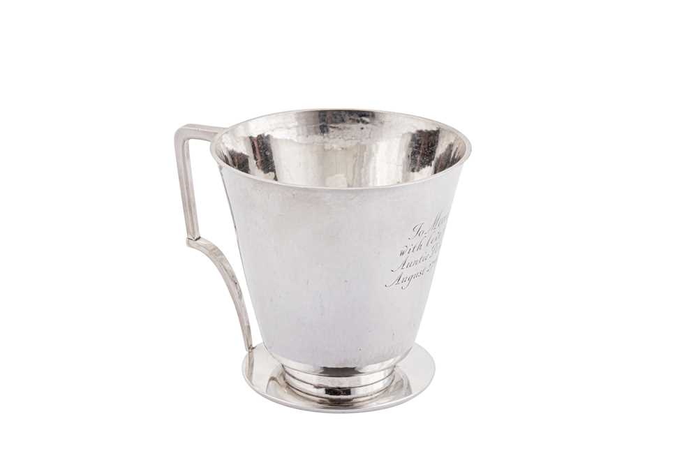 Lot 271 - A George VI Art Deco sterling silver mug, London 1943 by the Central School of Arts & Crafts