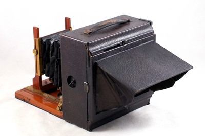 Lot 5 - An Un-named Half Plate Field Camera with Beck Isostigmar Lens.