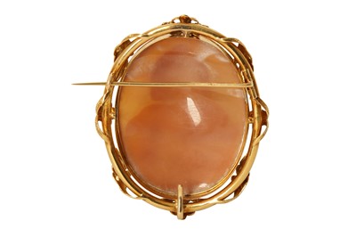 Lot 109 - AN ORIENTALIST AGATE CAMEO BROOCH WITH SULTANA