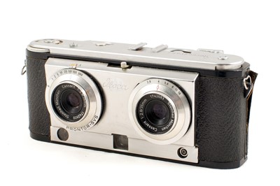 Lot 64 - An Iloca Stereograms 35mm Stereo Camera with Close-Up Set.