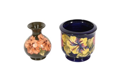 Lot 332 - MOORCROFT, A HIBISCUS PATTERN CYLINDRICAL VASE