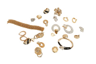 Lot 204 - A COLLECTION OF DESIGNER AND OTHER COSTUME JEWELLERY