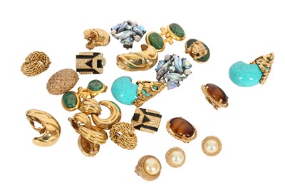Lot 207 - A LARGE COLLECTION OF DESIGNER AND OTHER CLIP EARRINGS