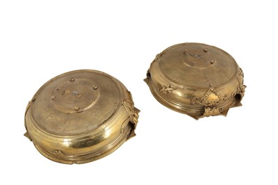 Lot 181 - A PAIR OF BRASS URLI (FOOD CAULDRONS) WITH APPLIED GECKO DECORATION