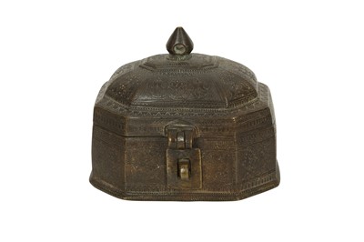 Lot 171 - AN ENGRAVED BRONZE PANDAN BOX