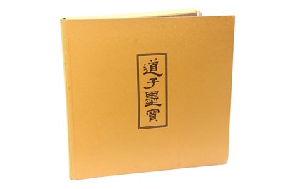 Lot 322 - ZEICHNUNGEN NACH WU TAO-TZE AUS DER GOTTER- UND SAGENWELT CHINAS. [Album of Paintings by Wu Daozi]